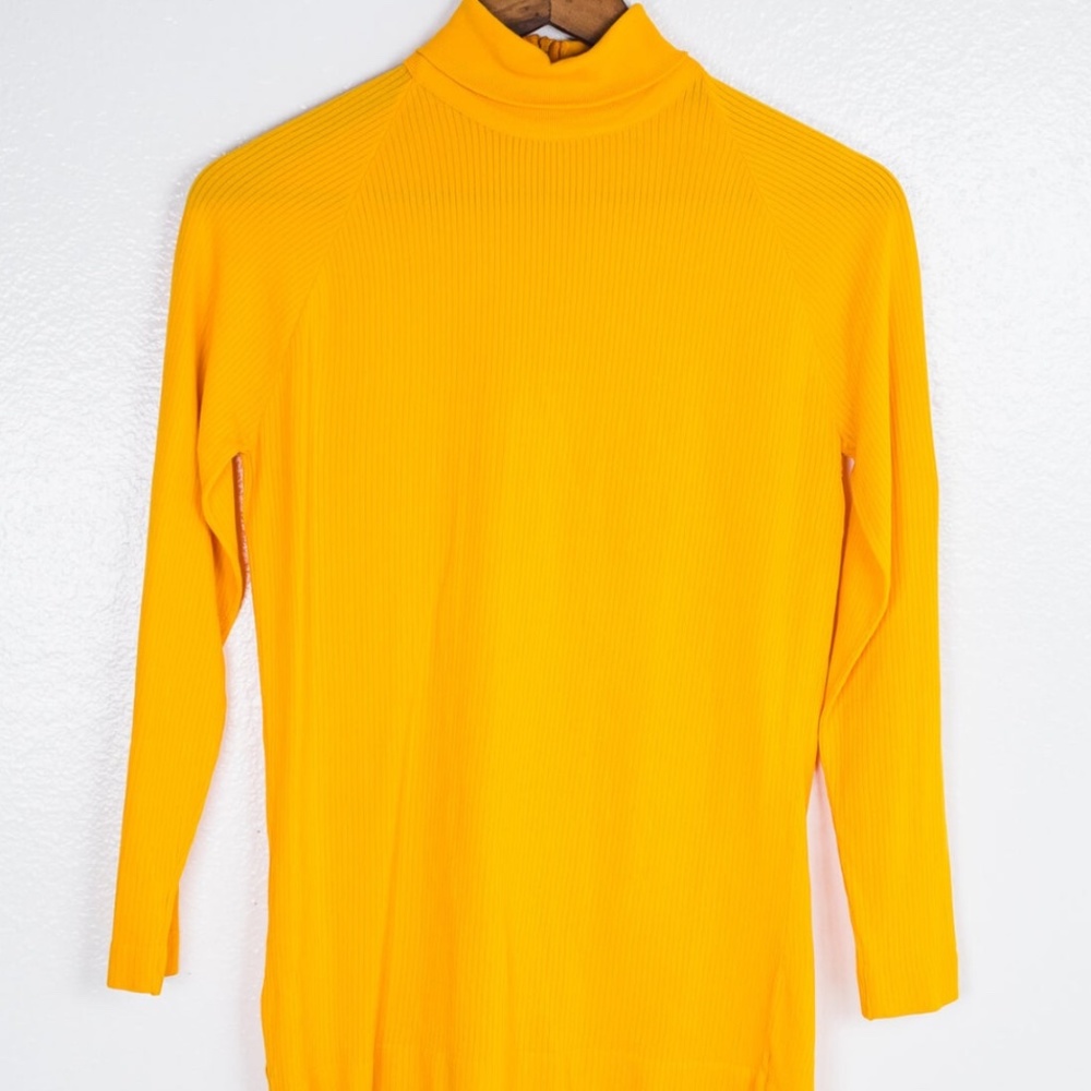 Yellow quarter length sleeve mock neck